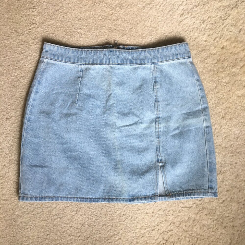 forever 21 mini skirt light wash with slit in front and back zipper size - L